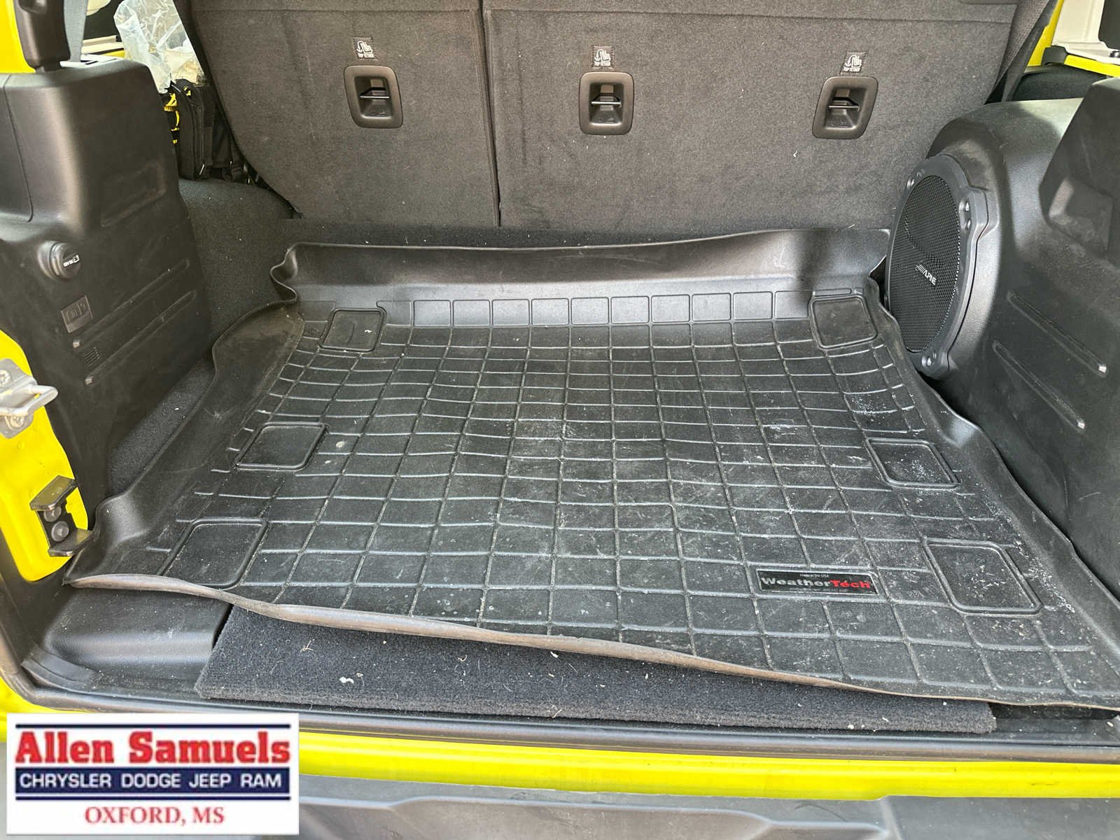 Used 2022 High Velocity Clearcoat Jeep Unlimited Sahara image 38