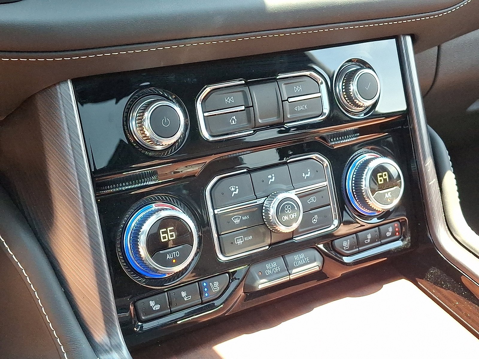 2024 GMC Yukon Denali Ultimate - Photo 19