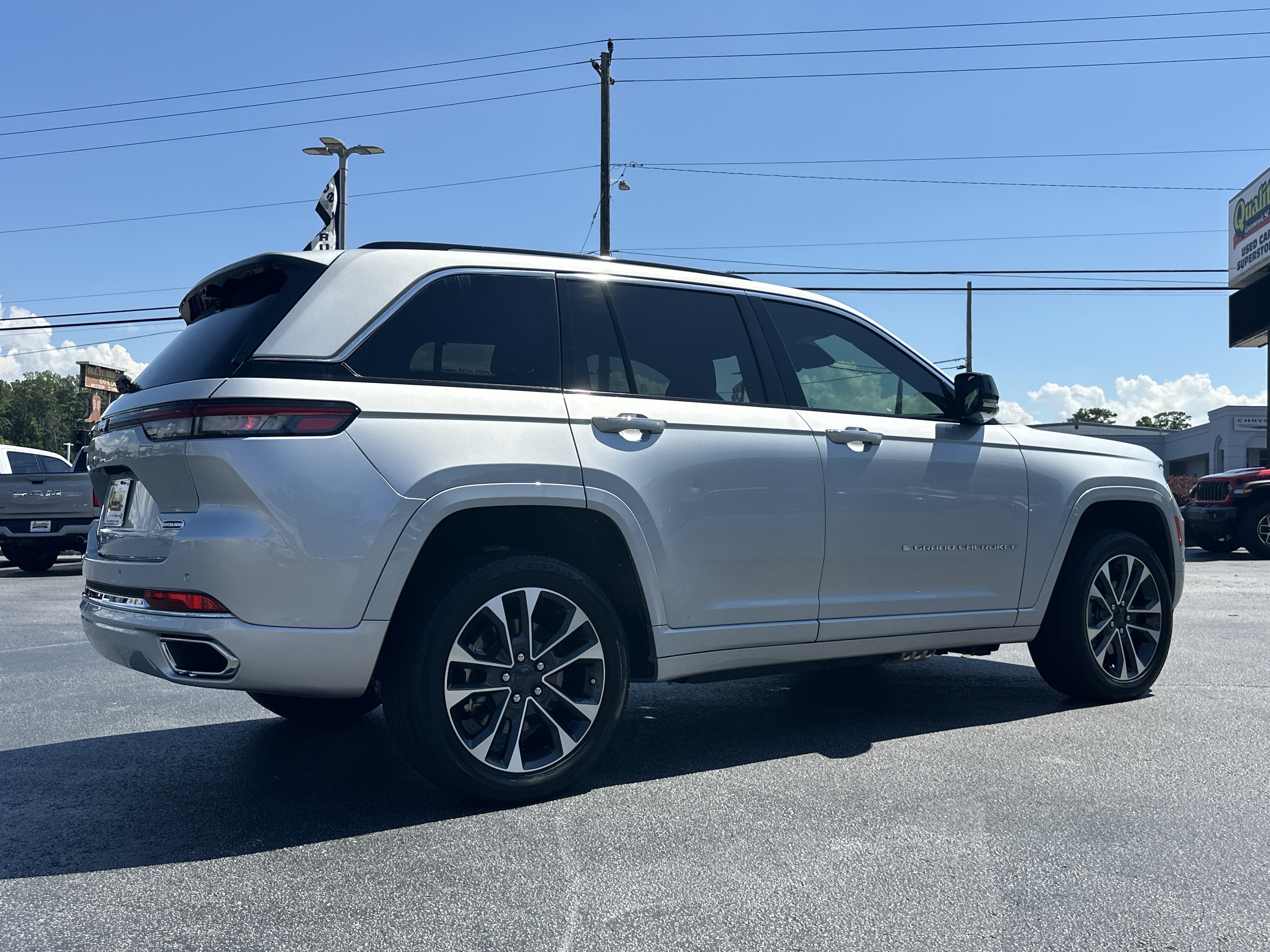 Used 2024 Silver Zynith Jeep Overland image 8