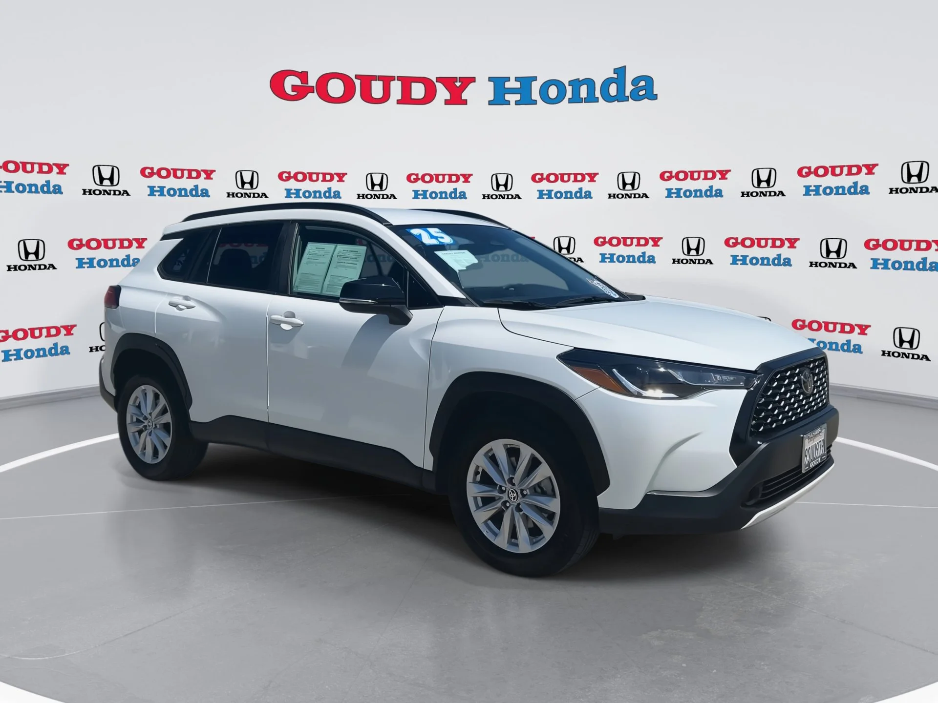Used 2025 Pearl Toyota LE image 2