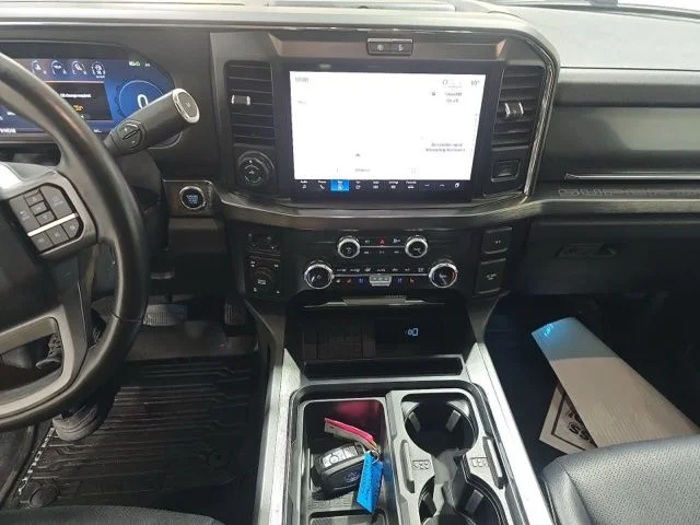 Used 2025  Ford Lariat image 13