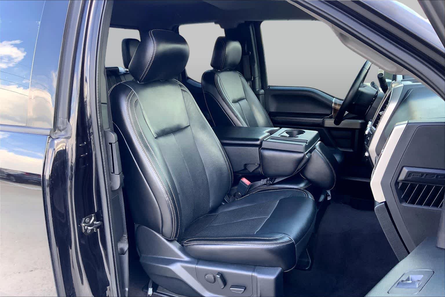 Used 2020 Agate Black Metallic Ford LARIAT image 9