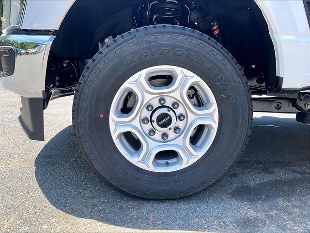 New 2026 Oxford White Ford XLT image 12
