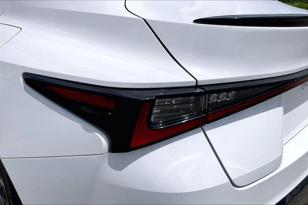 Used 2024 White Lexus 300 image 20