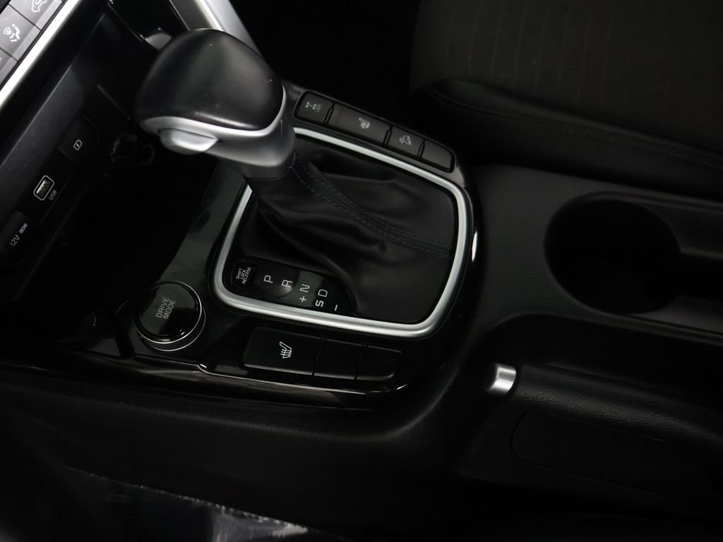 Used 2022 White Kia S image 44