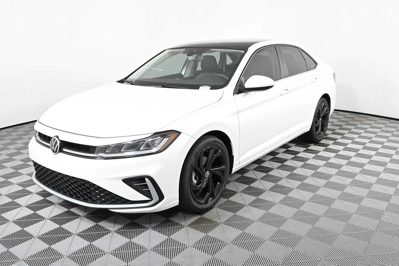 New 2026 Opal White Pearl Volkswagen SE image 2