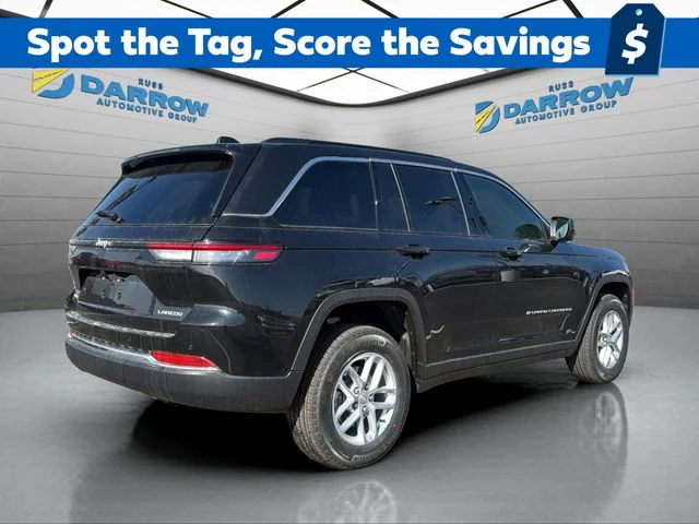 New 2026 Diamond Black Crystal Pearl-Coat Exterior Paint Jeep Laredo X image 5