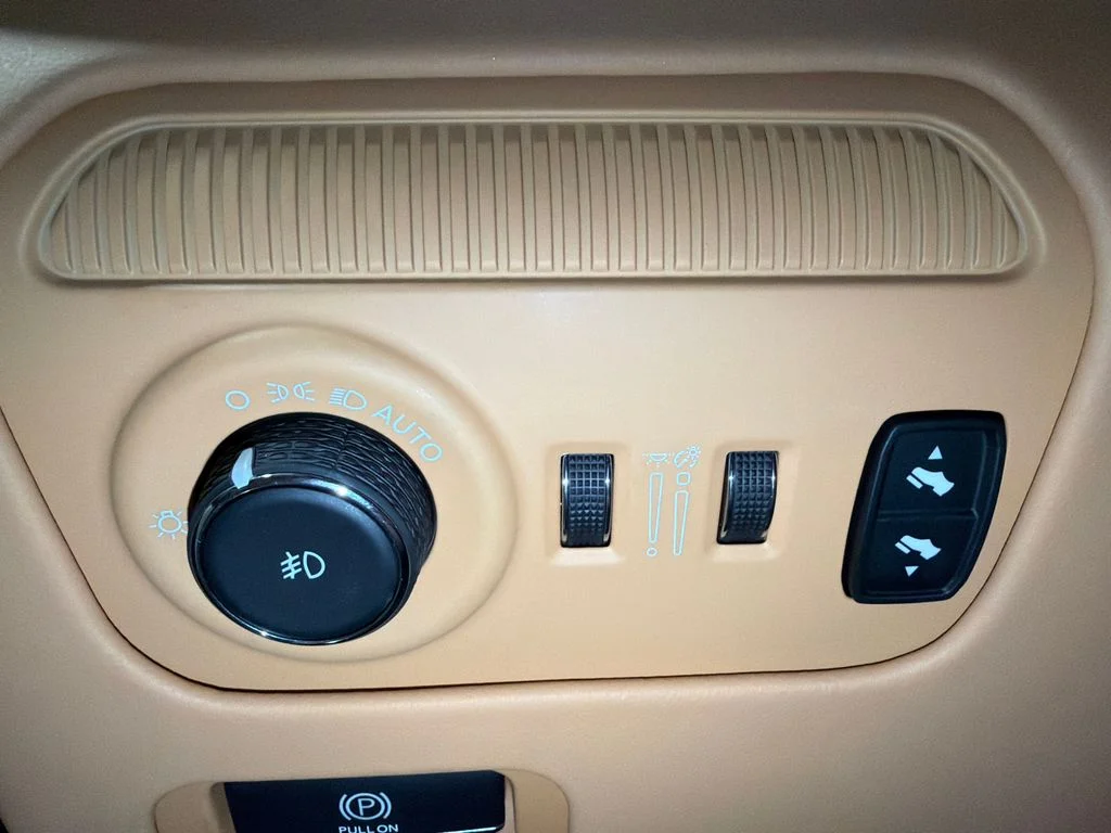 Used 2023 Bright White Clearcoat Jeep Series III image 24