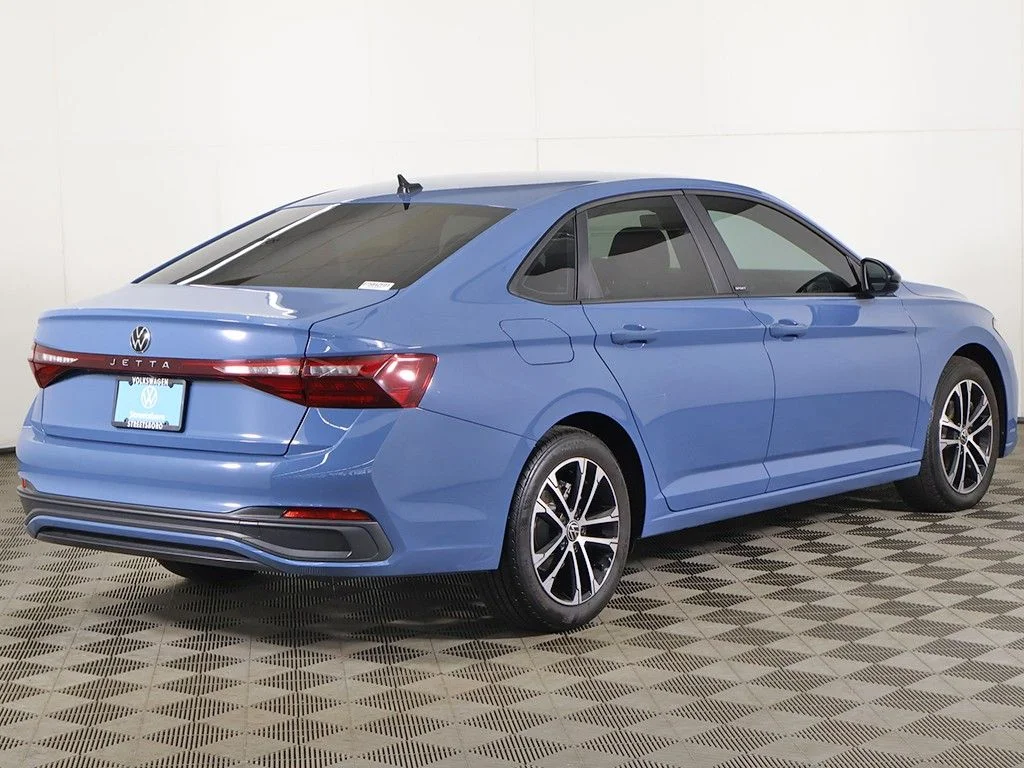 Used 2025 Blue Volkswagen 1.5T Sport image 9