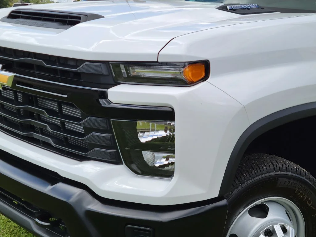 New 2026 Summit White Chevrolet Work Truck image 10