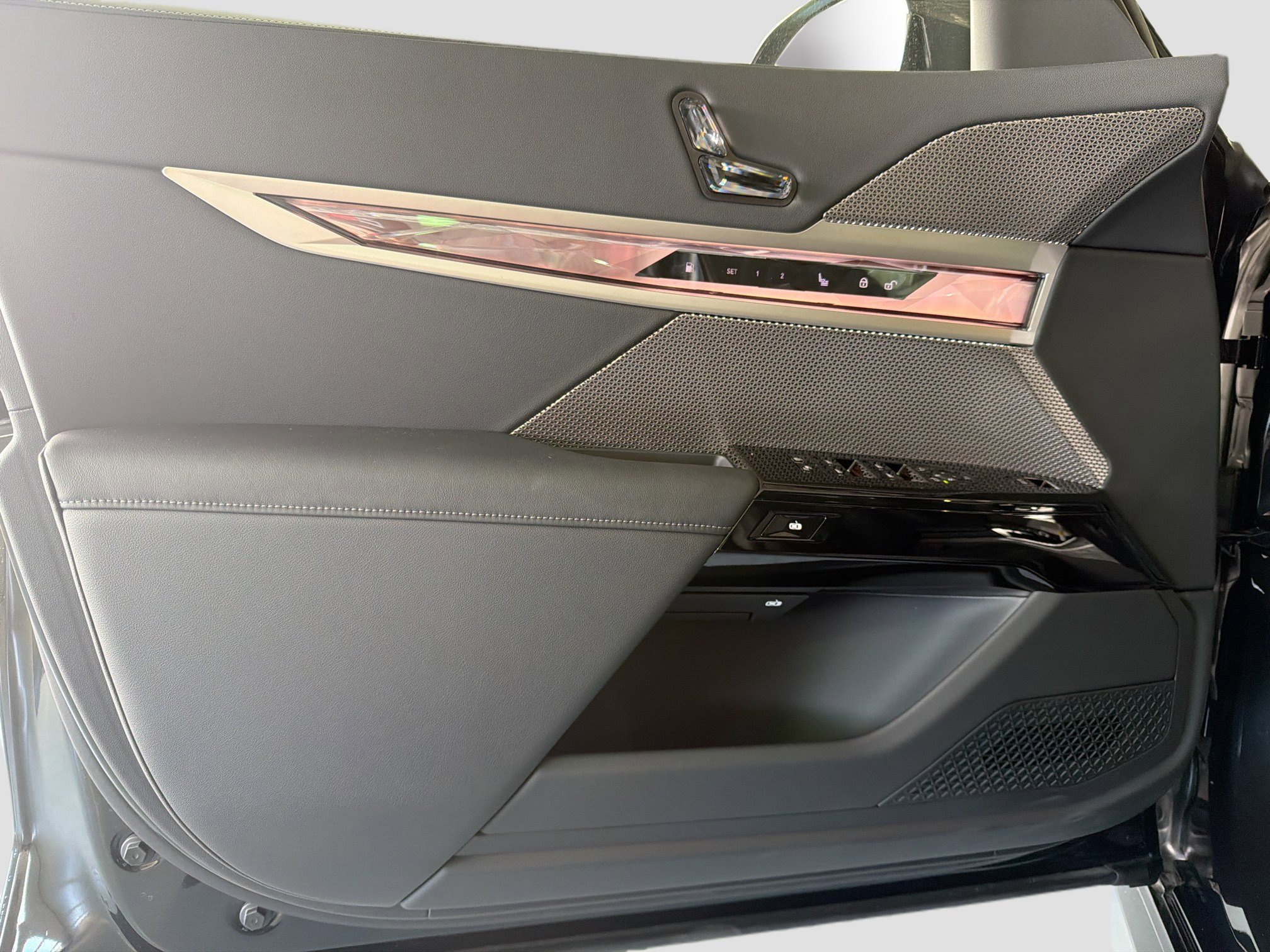 2026 BMW 7 Series 750e - Photo 20