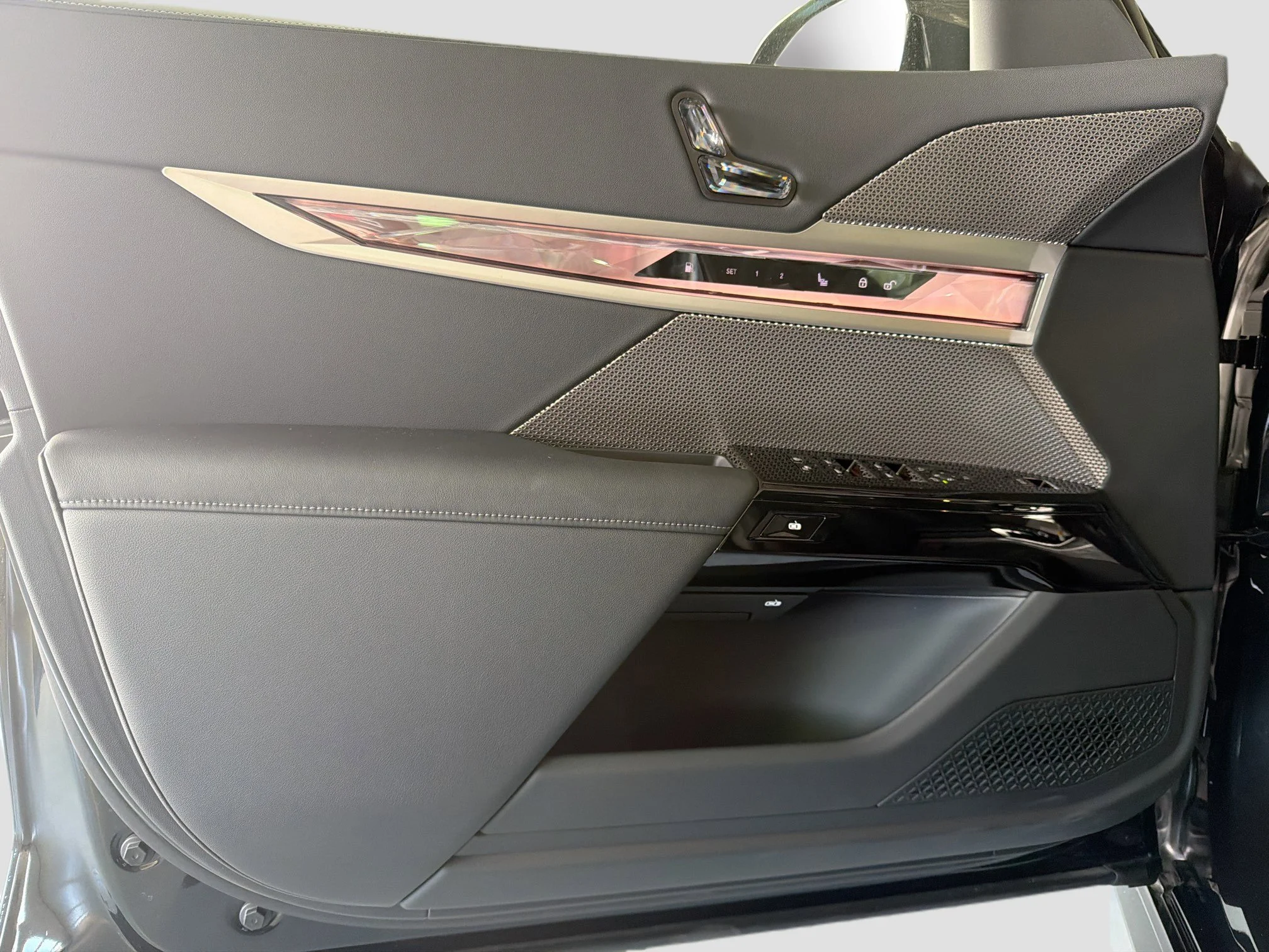2026 BMW 7 Series 750e - Photo 20