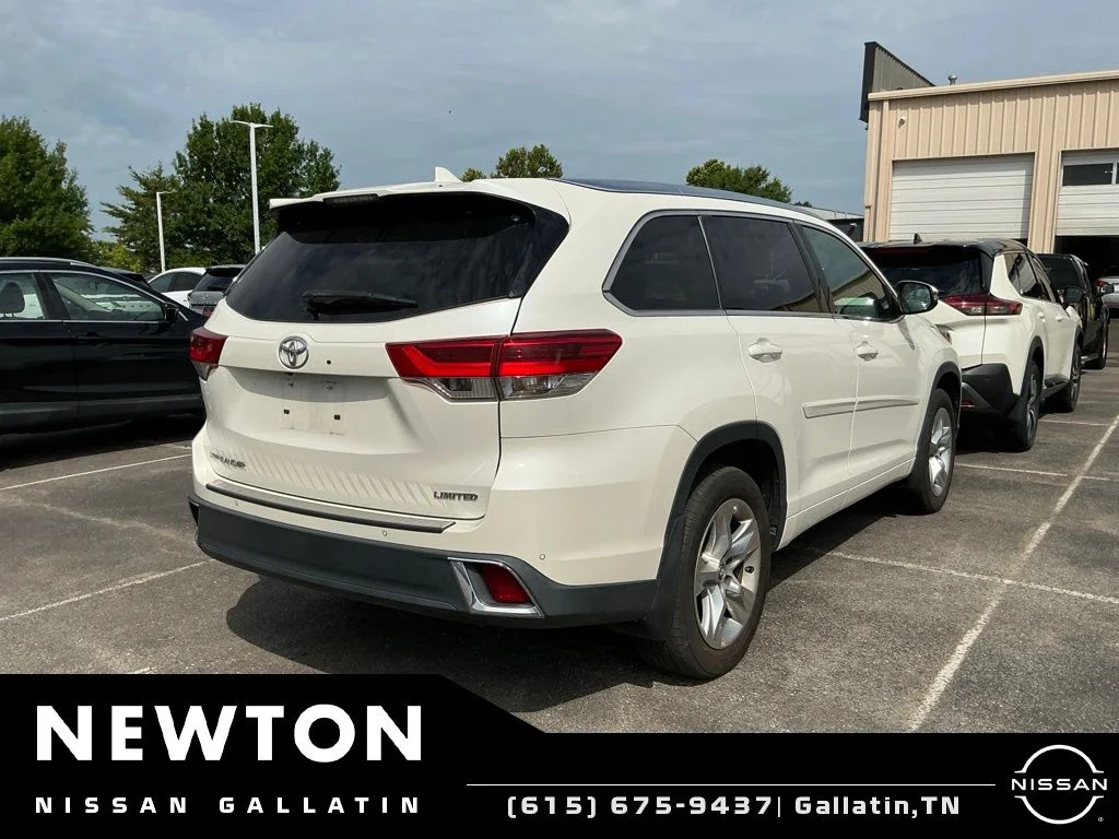 Used 2017 Blizzard Pearl Toyota Limited image 7