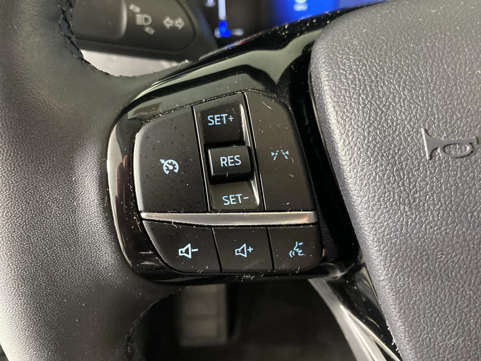 Used 2024 Agate Black Ford Active image 18
