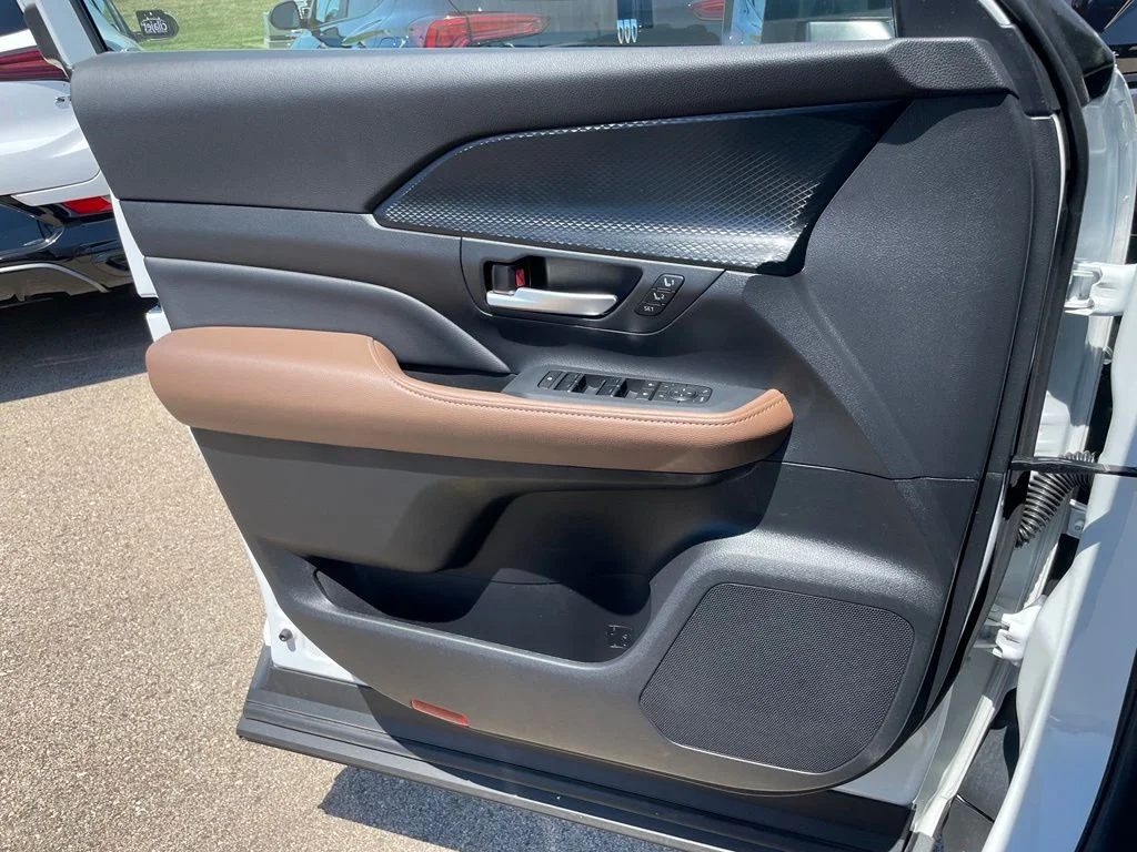 Used 2025 White Toyota MAX Platinum image 44