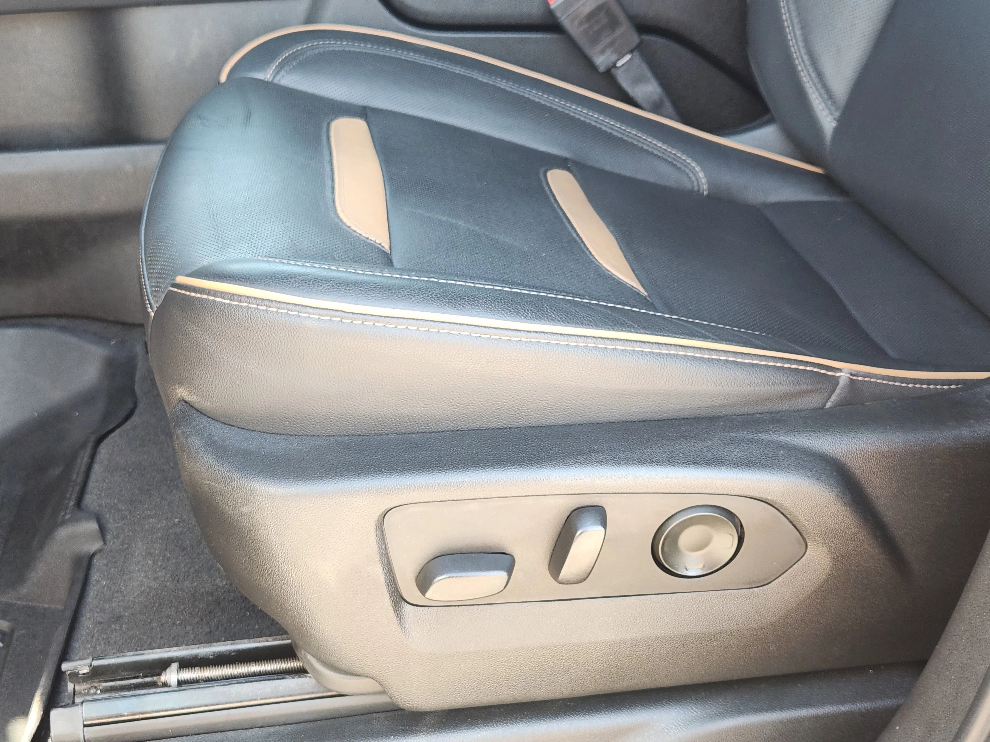 Used 2021 Onyx Black GMC AT4 image 25