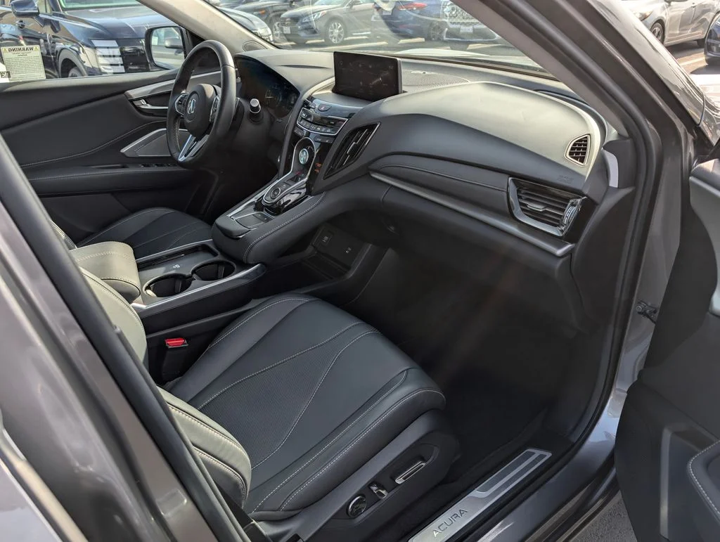 Used 2025  Acura Technology Package image 9