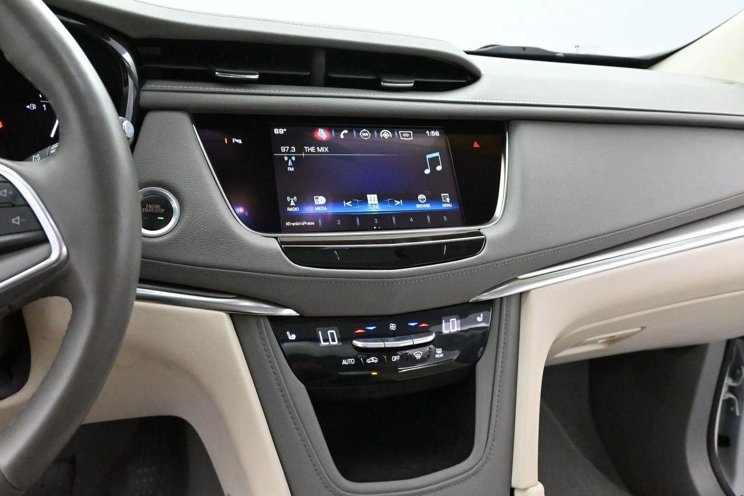 Used 2017 CRYSTAL WHITE TRICOAT Cadillac Luxury FWD image 20