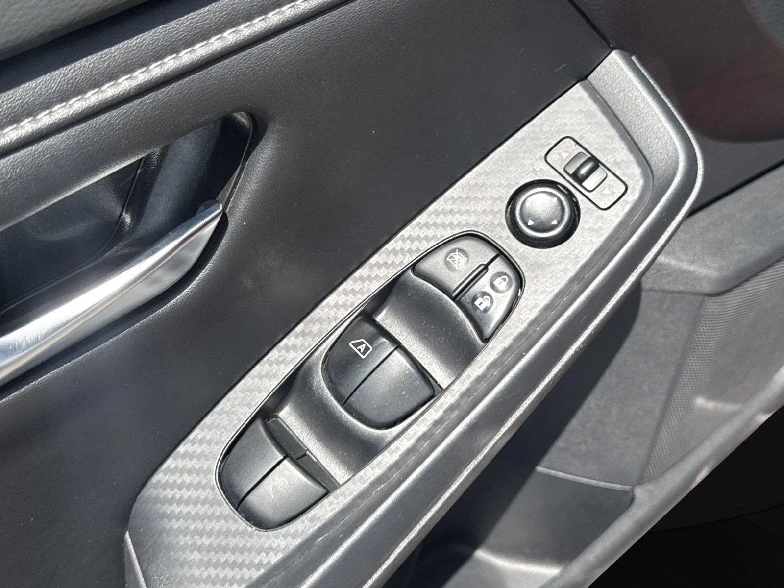 Used 2022 Rosewood Metallic Nissan SV image 13