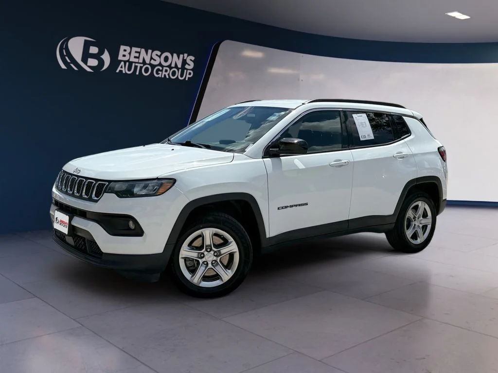 Used 2024 White Jeep Latitude image 1