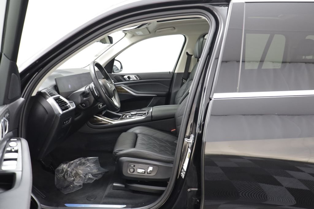 Certified Used 2024 Black Sapphire Metallic BMW xDrive40i image 5