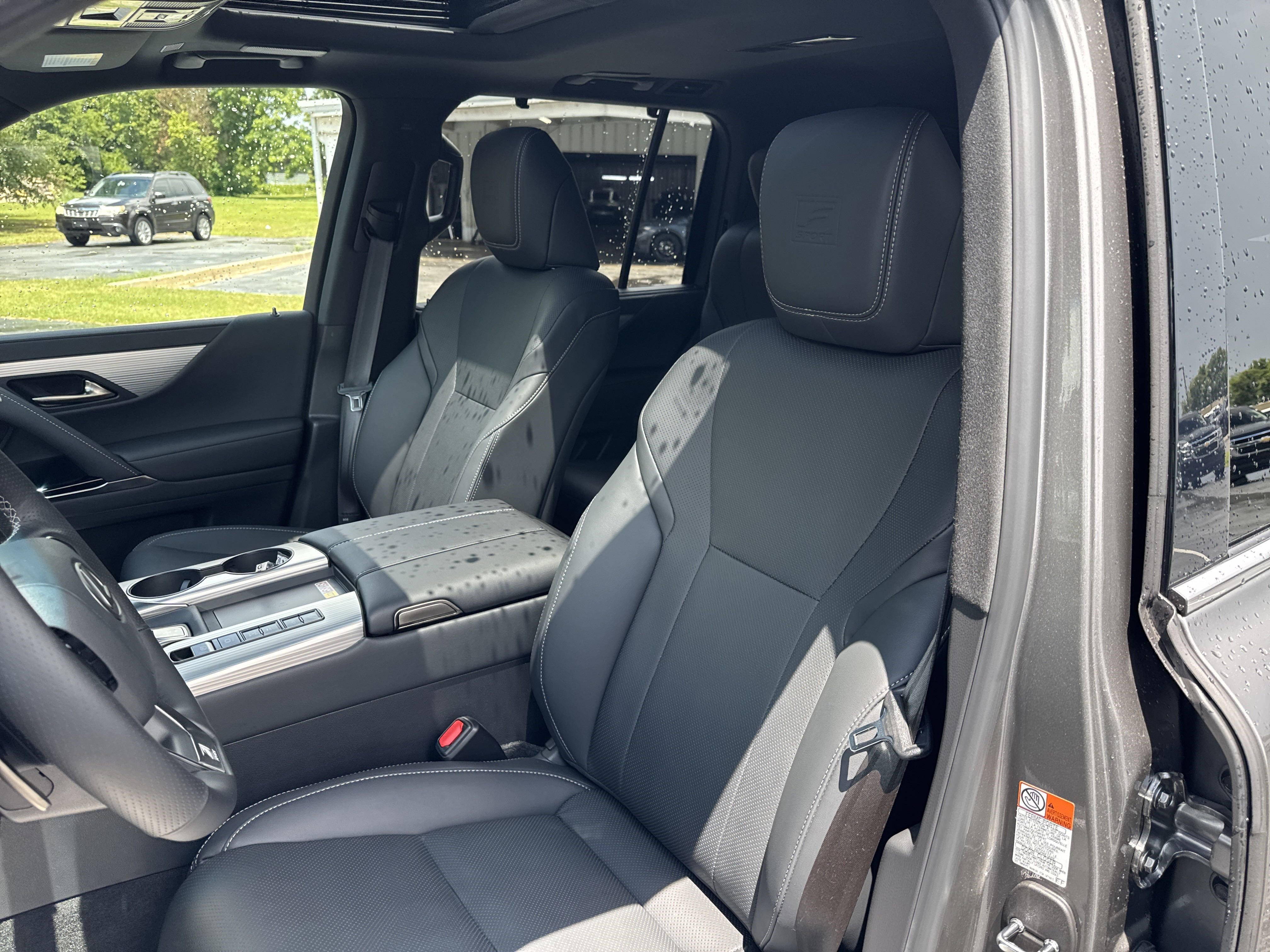 2025 Lexus LX F-Sport - Photo 14