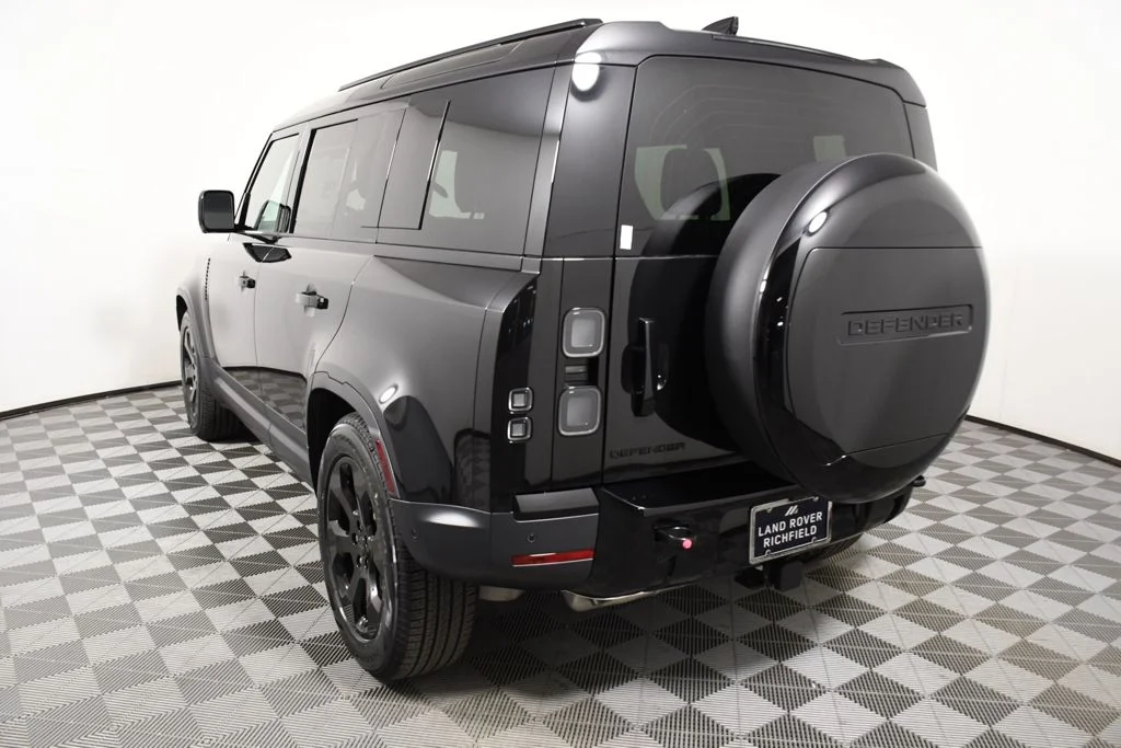 New 2026 Santorini Blk Land Rover S image 4