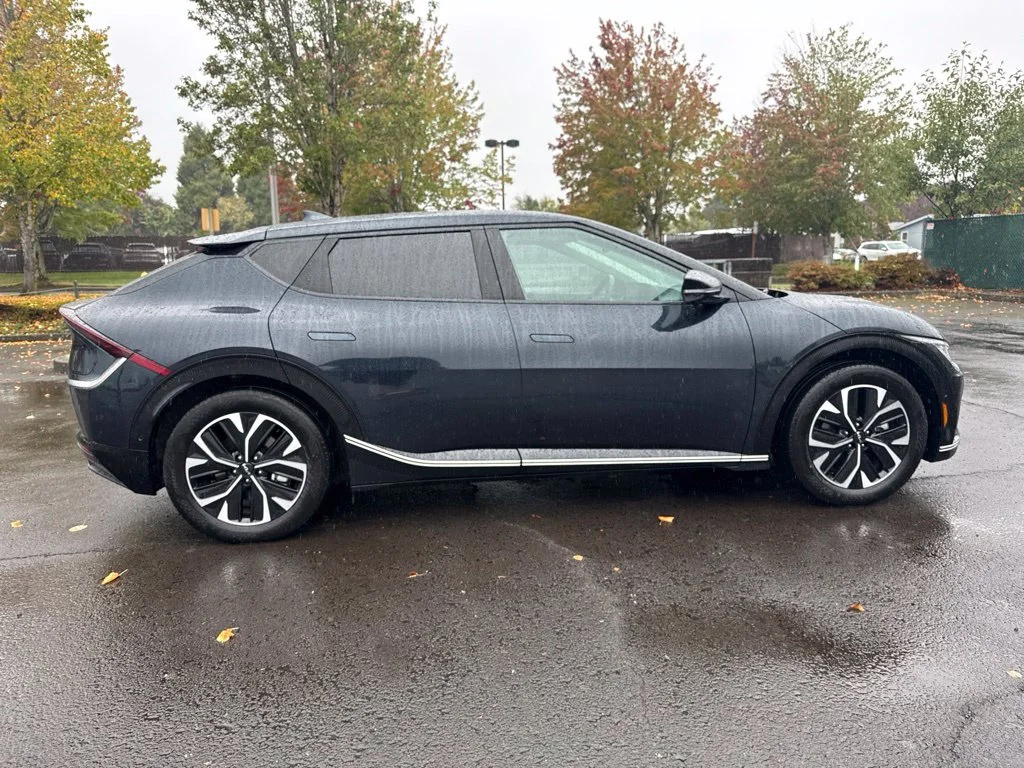 Used 2023 Blue Kia Wind image 8