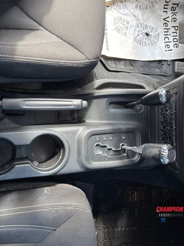 Used 2018  Jeep Unlimited Sahara image 17