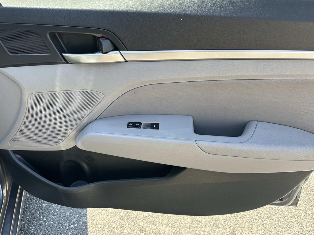 Used 2019 Gray Hyundai SEL image 12