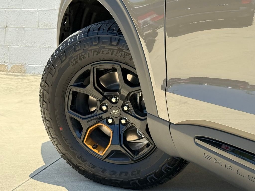 New 2026 Marsh Gray Ford Tremor® image 16