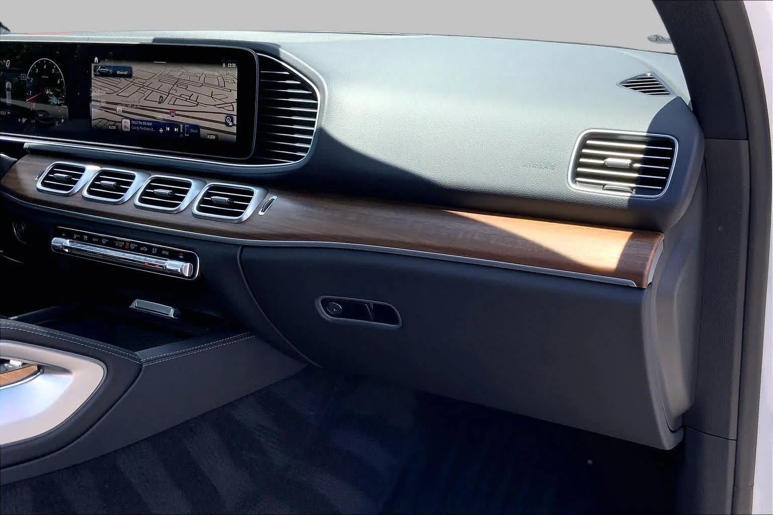 Certified Used 2026 Polar White Mercedes-Benz GLE 350 image 18