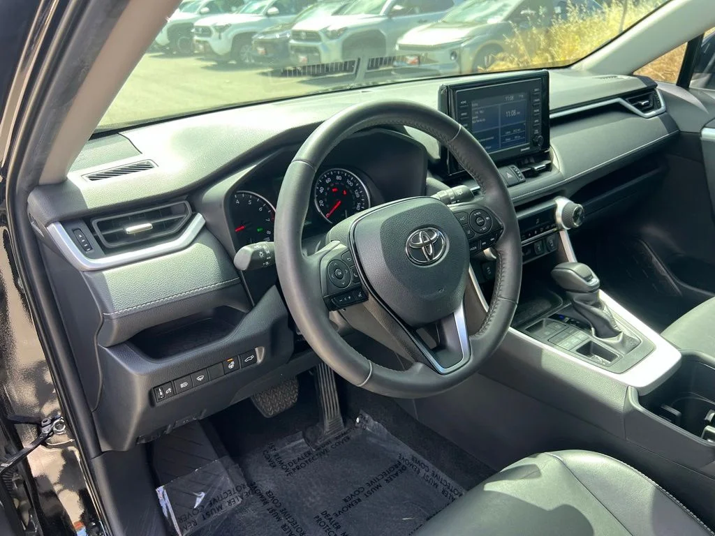 Used 2022 Black Toyota XLE Premium image 6