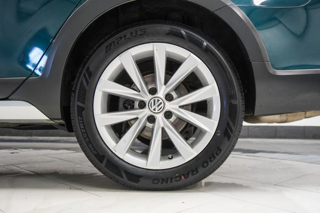 Used 2019  Volkswagen TSI S image 42