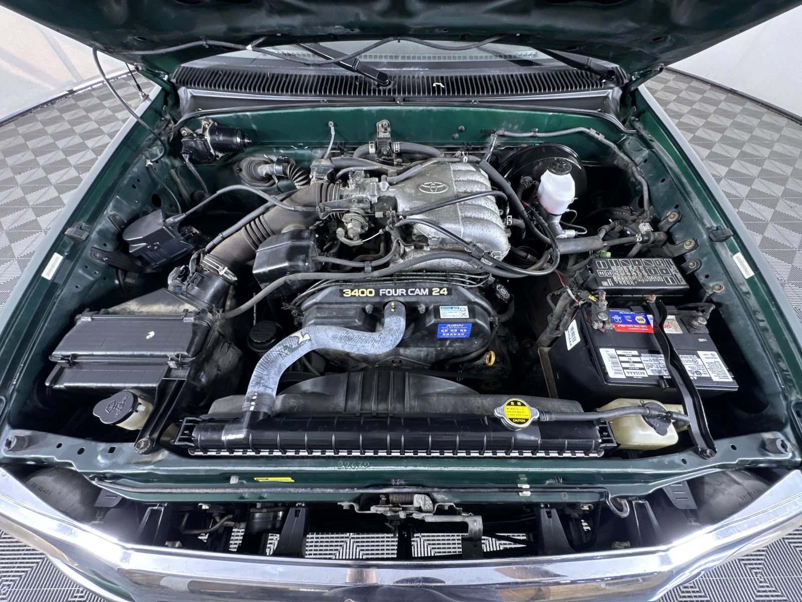 Used 2002 Green Toyota  image 25