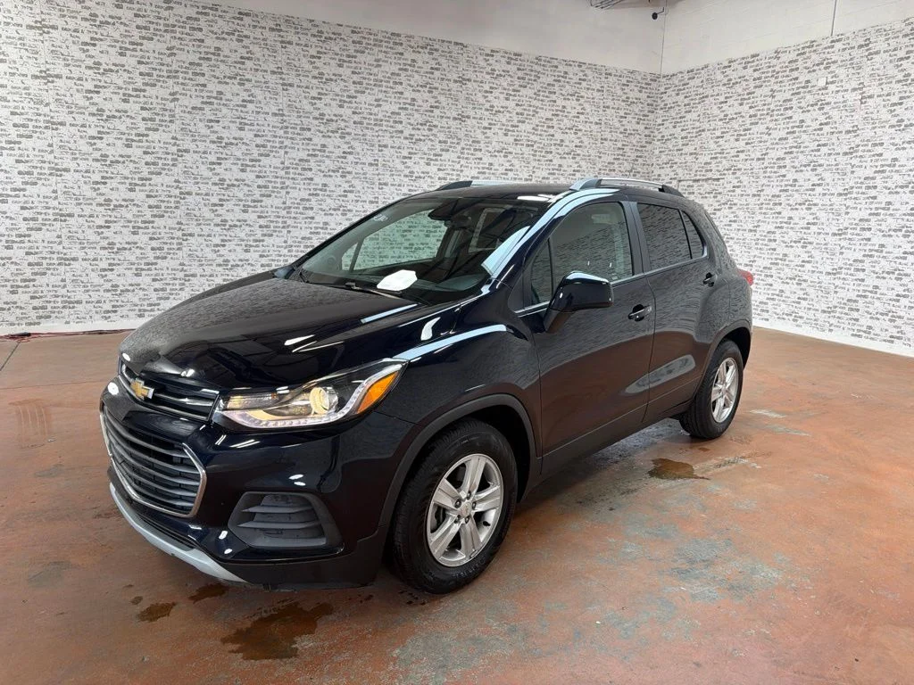 Used 2022 Blue Chevrolet LT image 3
