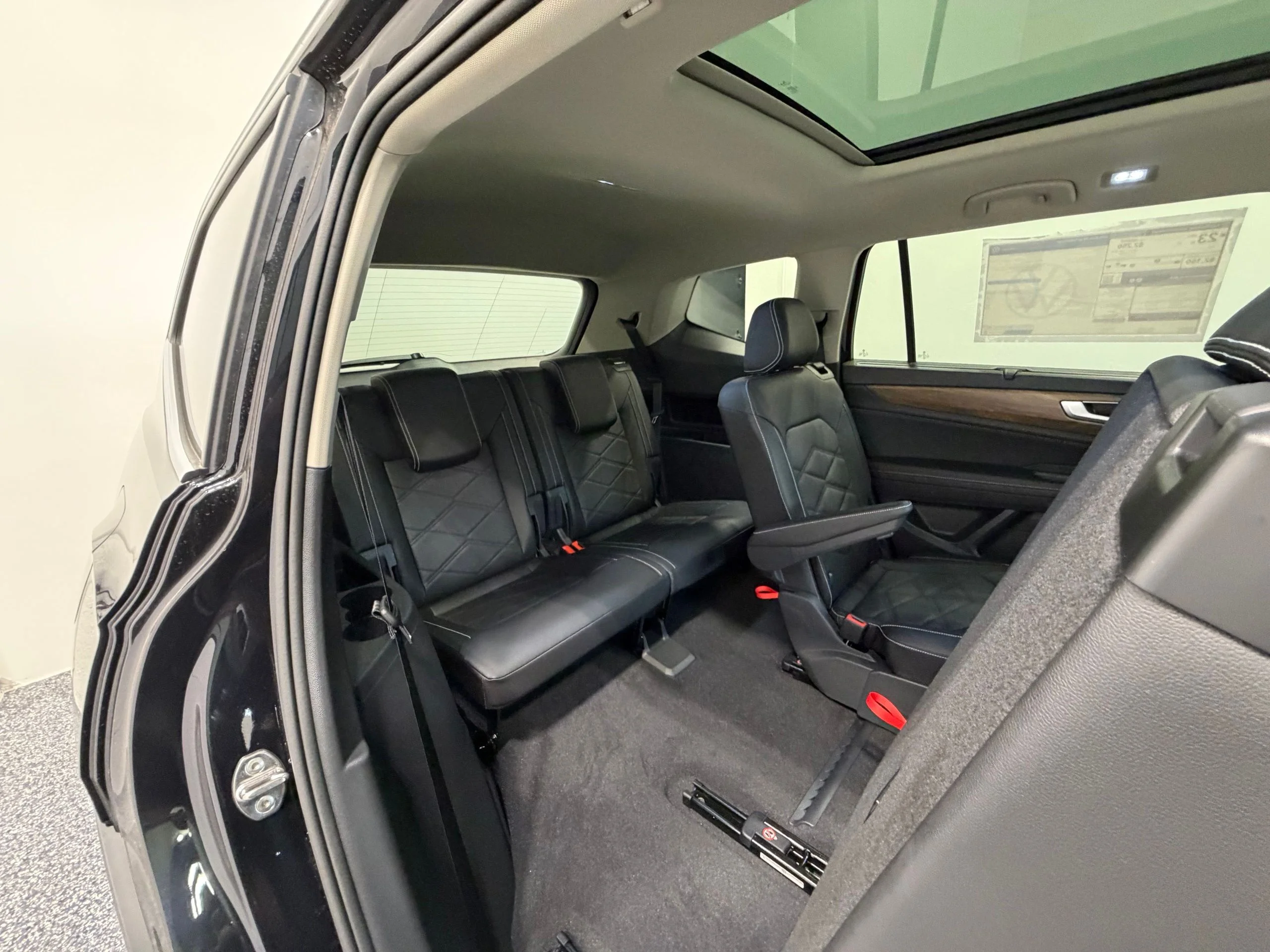 New 2026 Black Volkswagen 2.0T SE w/Technology image 30