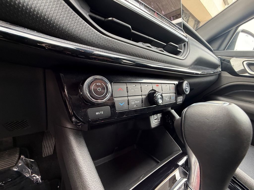 Used 2026 White Jeep Limited image 23