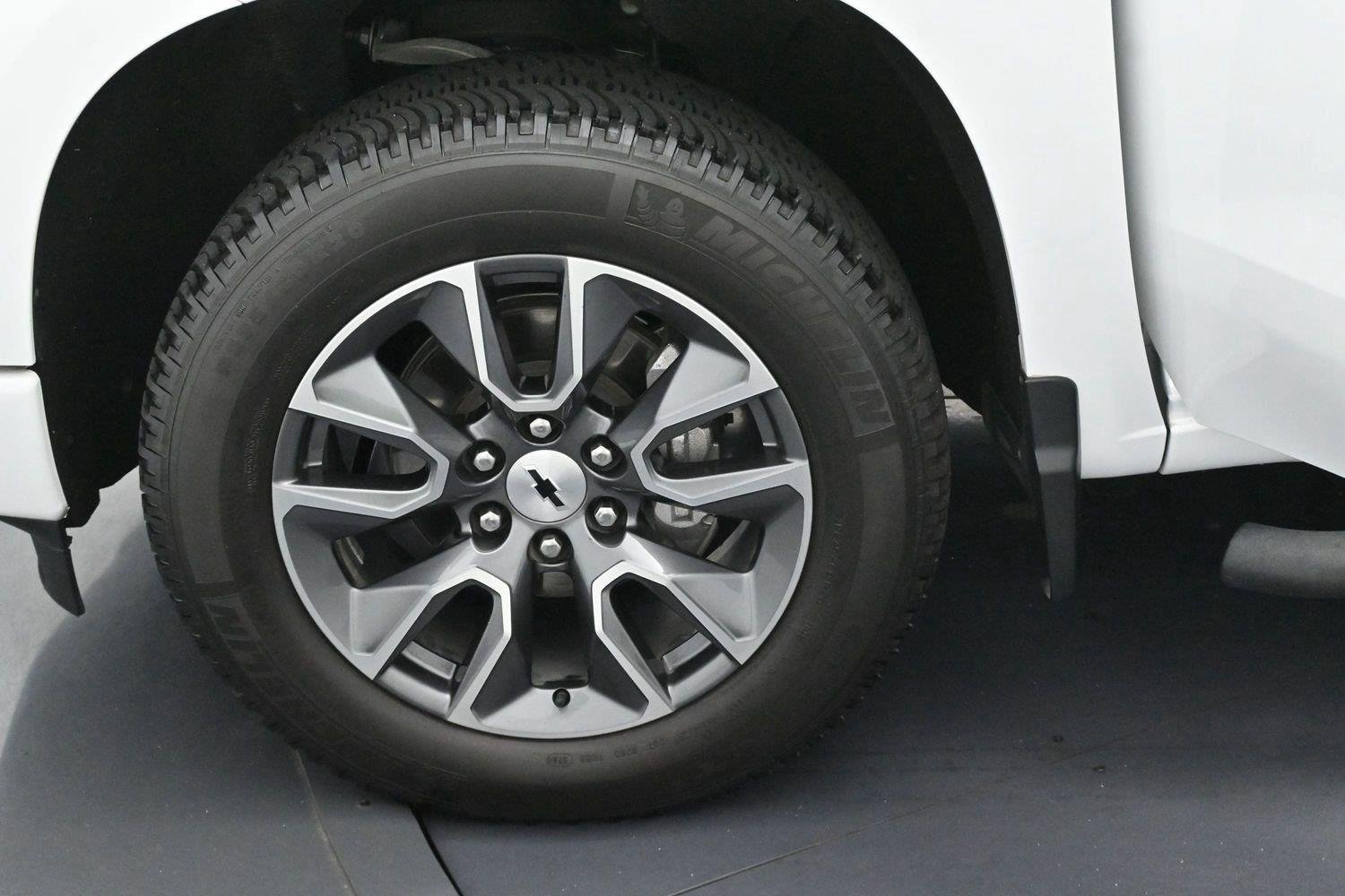 Used 2023 SUMMIT WHITE Chevrolet RST image 22