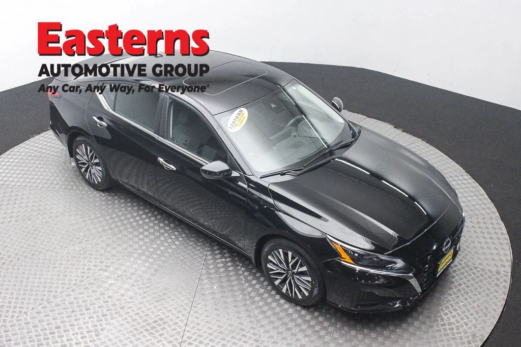 Used 2023 Black Nissan 2.5 SV image 3