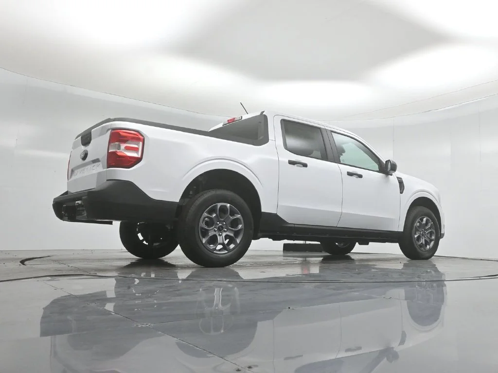 New 2026 Oxford White Ford XLT image 44
