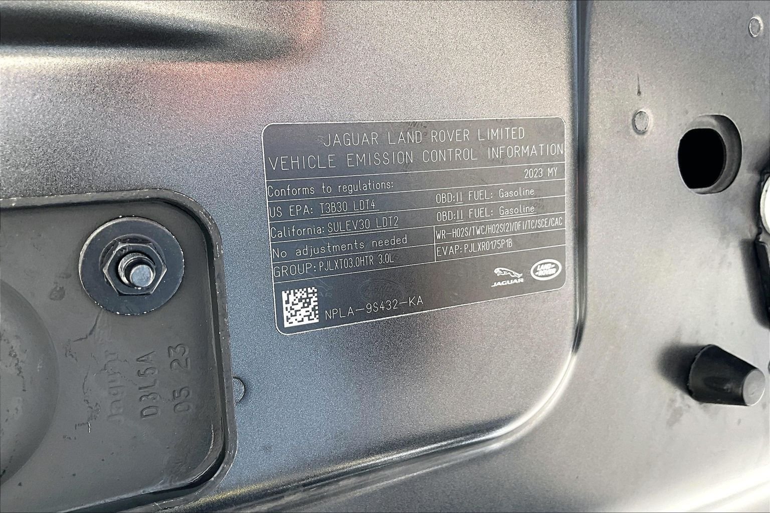 Used 2023 Gray Land Rover X-Dynamic SE image 30