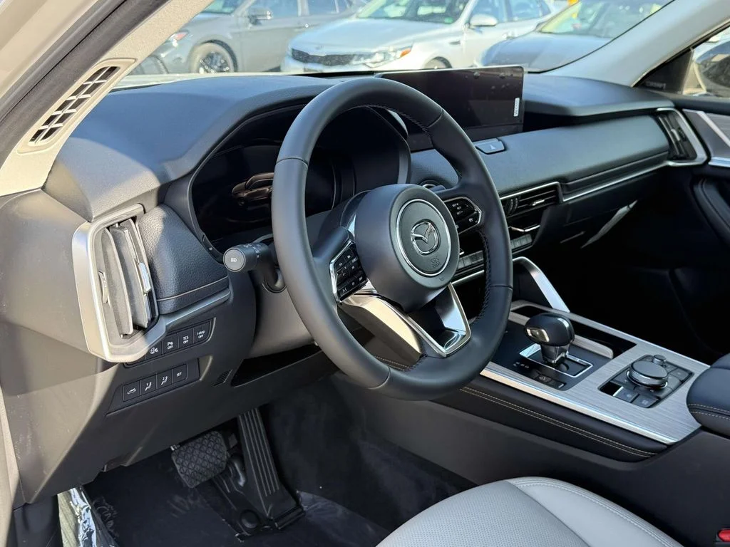 New 2026 Platinum Mazda 3.3 Turbo Premium image 2