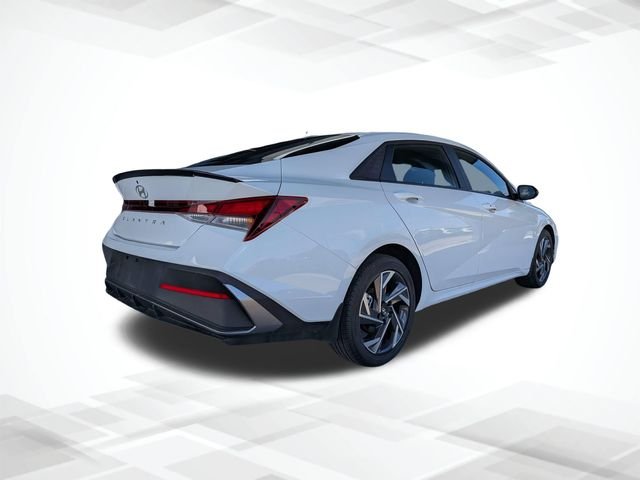 Used 2025 White Hyundai SEL Sport image 4