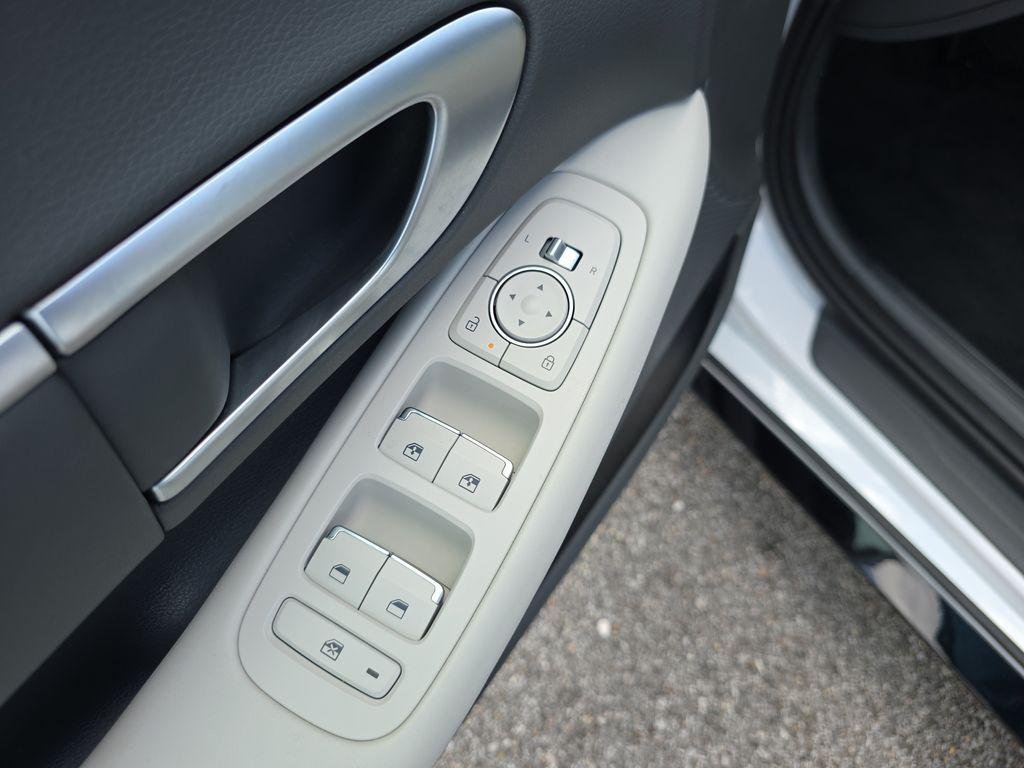 New 2026 Serenity White Hyundai SEL Sport image 18