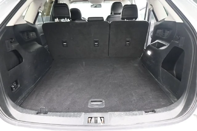 Used 2019 Silver Ford SEL image 25