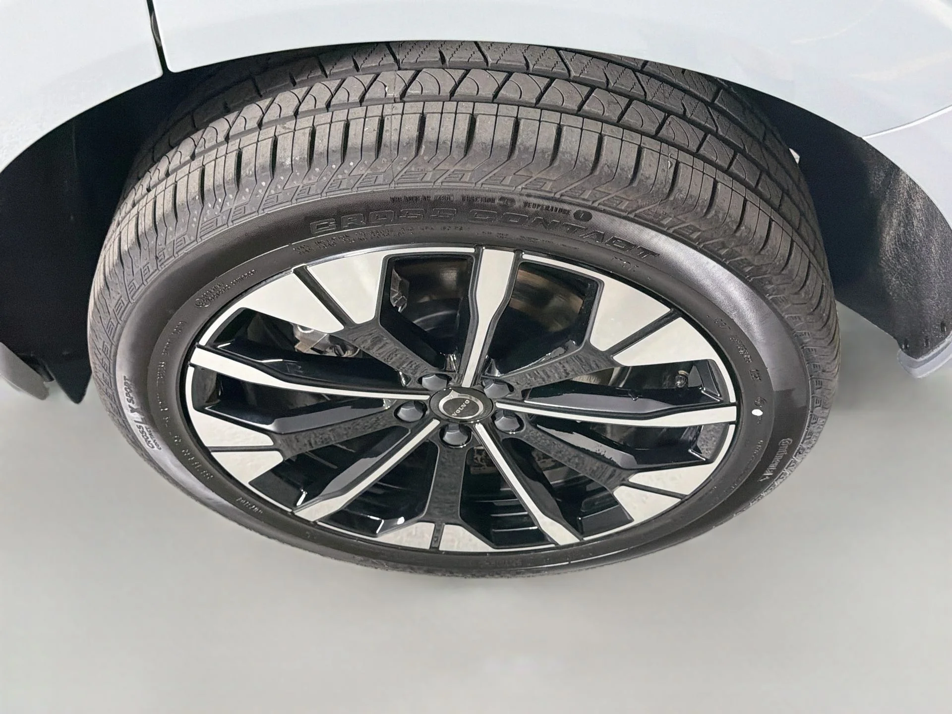 New 2026 Vapour Grey Volvo Plus image 31