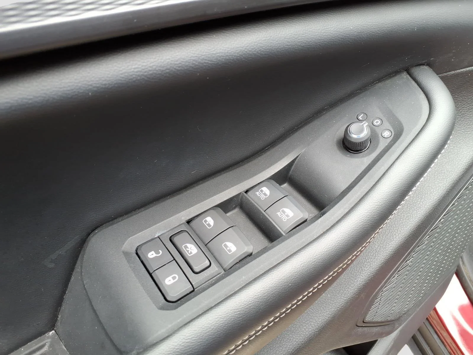 Used 2023 Velvet Red Pearlcoat Jeep Laredo image 18