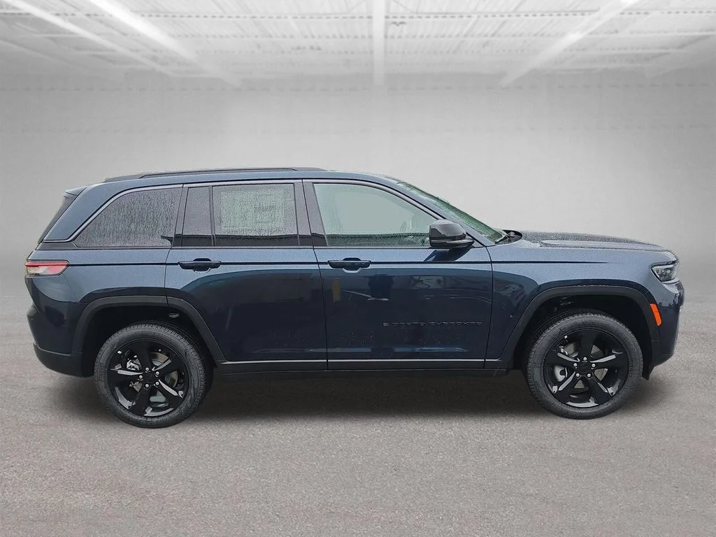 New 2026 Fathom Blue Pearl-Coat Exterior Paint Jeep Limited image 6