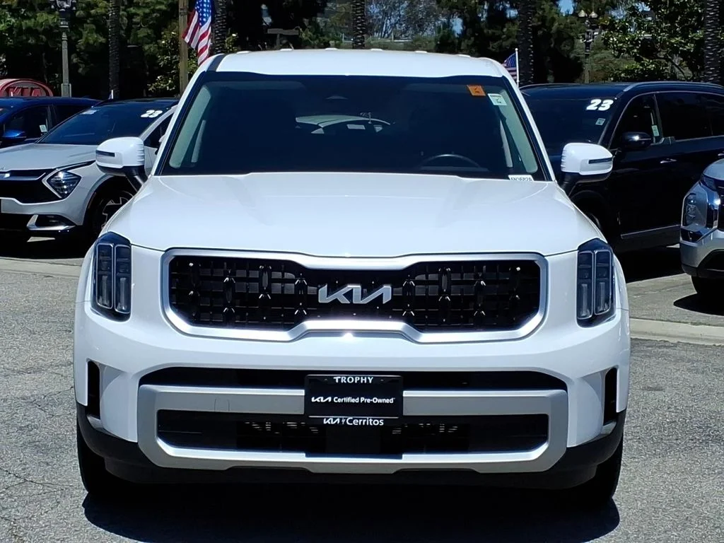 Certified Used 2024 White Kia LX image 2
